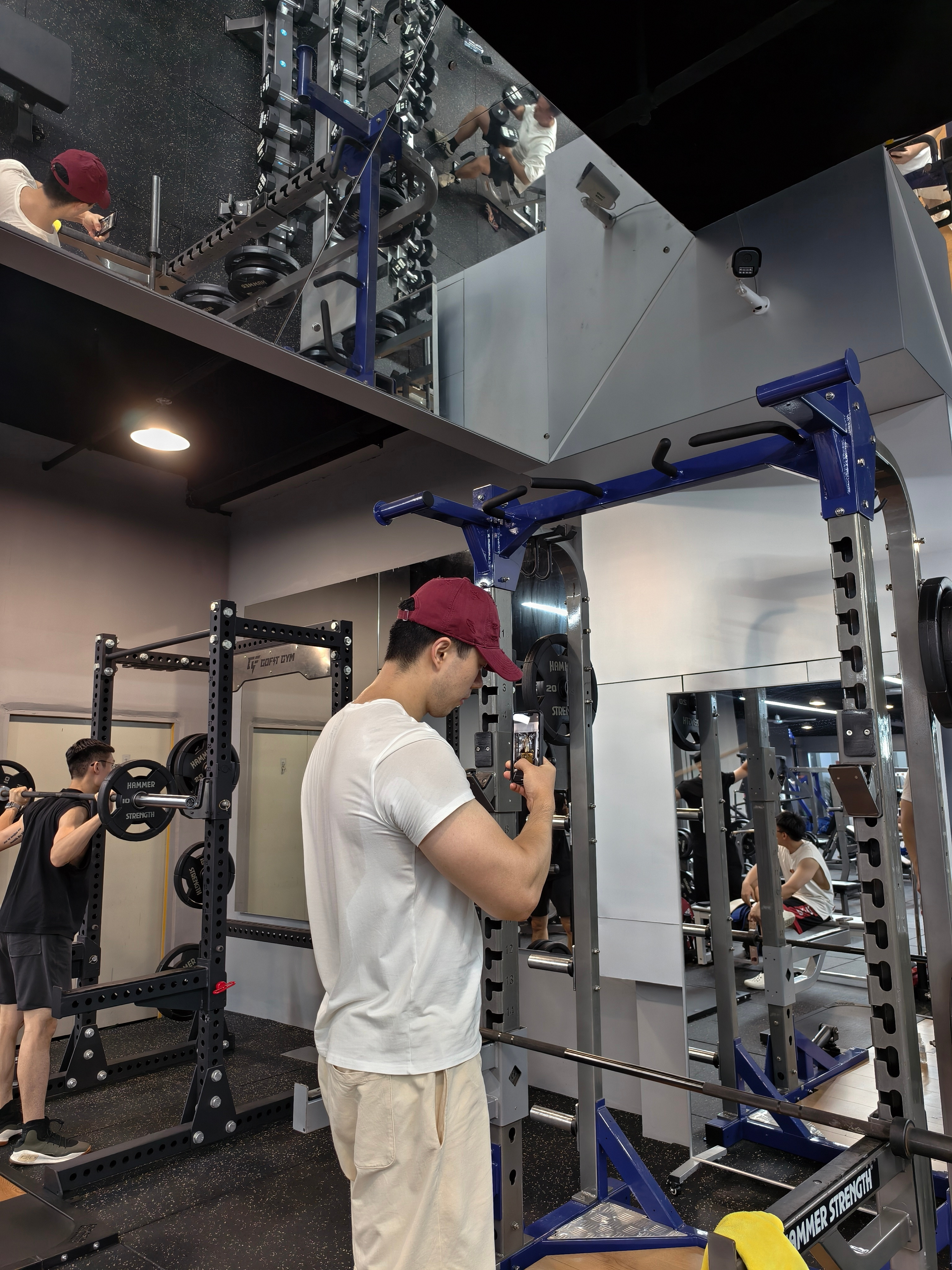 男的出来健身还带了个帽子🧢练完让我给他送上去他想拍点照本来拍着拍着本i人感觉开