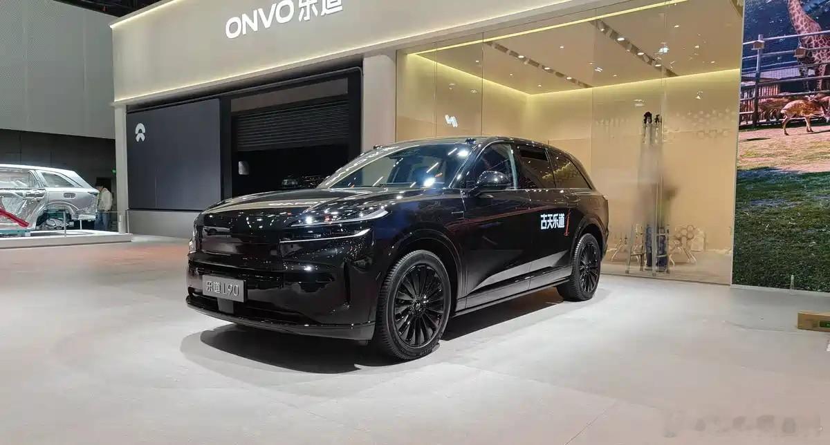 乐道带来了黑骑士版，并且官宣新代言人古天乐，很显然，继“莫文蔚来了”之后，乐道