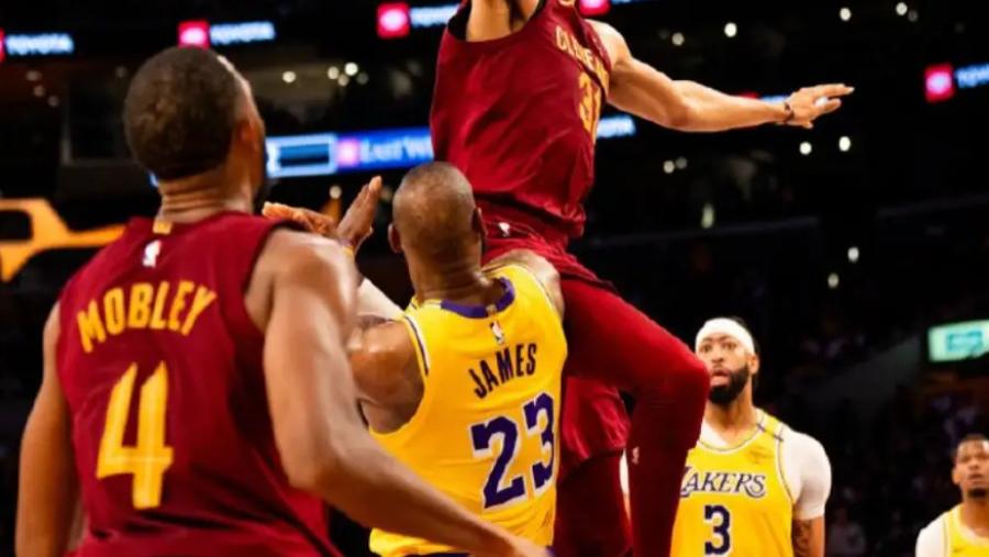 大胜51分!29分逆转!4-0横扫晋级,却成NBA公敌,你们不配拿冠军