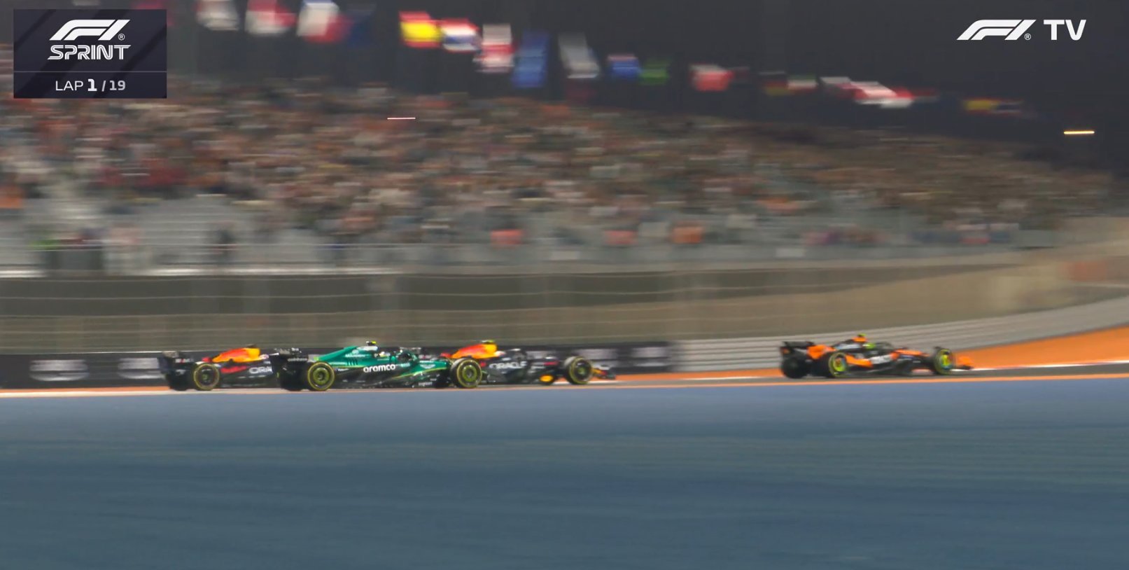 冲刺赛开始，红牛队内发生位置互换维斯塔潘上到第四，勒克莱尔在第十三F1赛车20