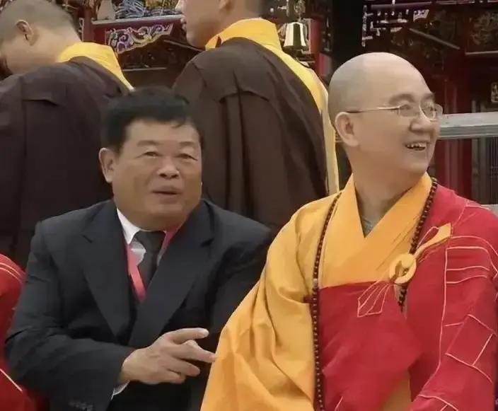 2000万砸进去修一座破庙，两大千亿级别的大佬硬是给出了截然不同的反应方丈刚