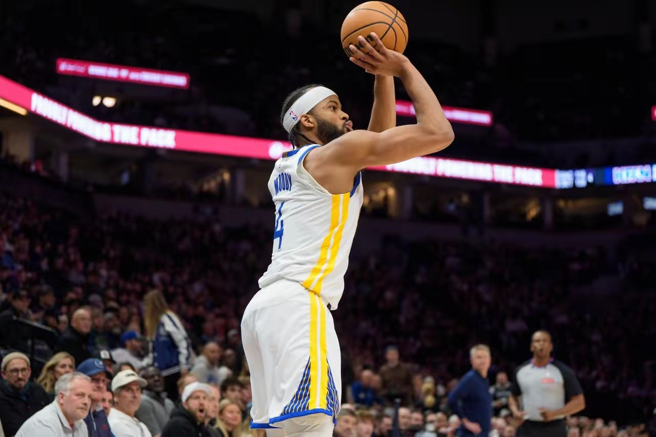 总算熬出头了！据统计，勇士队的穆迪在最近17场比赛里，16次得分上双，场均得到1