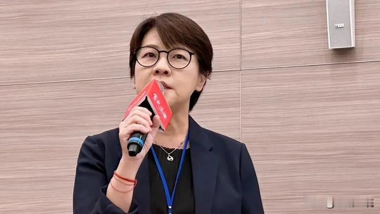 被点名再战台北市长　黄珊珊回应了前政务委员张景森今早（24日）鼓动柯文哲硬起
