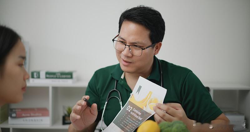 肺癌确诊人数逐渐增多，医生忠告：这4种食物，再爱吃也要管住嘴！护肺饮食，不妨再丰