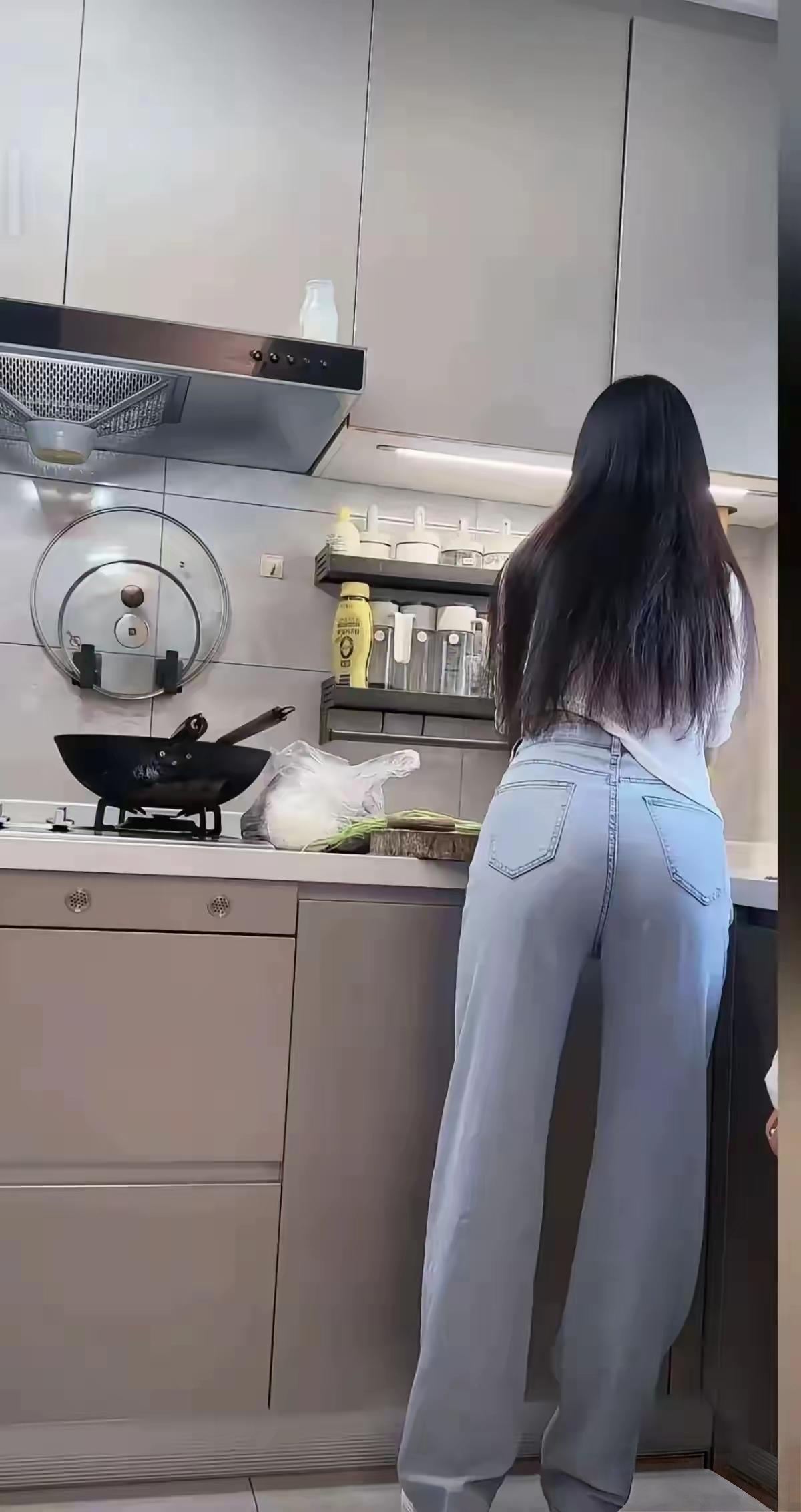 厨房倩影