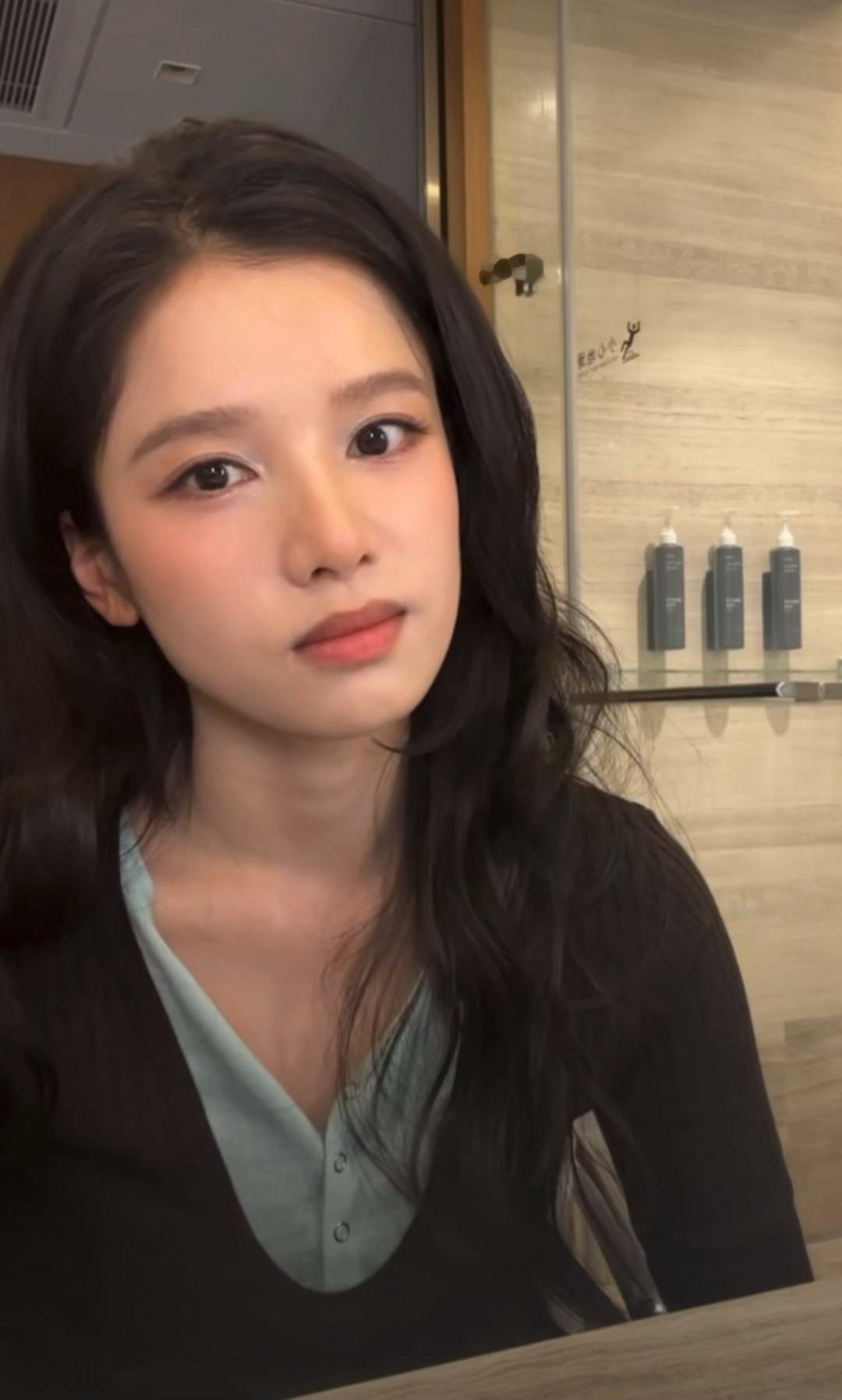 这个张婧仪哈哈哈哈哈哈哈“我没有开个人演唱会的想法，我怕我票卖不出去。”张婧仪