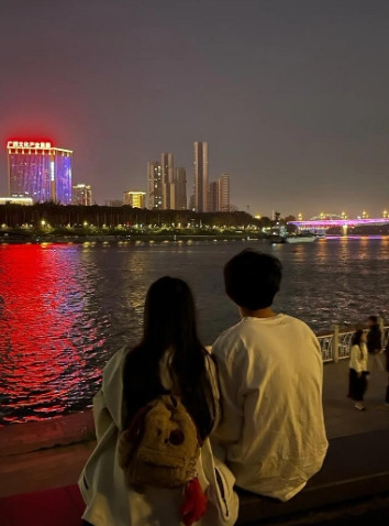 我朋友北京人，今年32岁，今年认识一个外地的女朋友，彩礼要20万，家里还给他介绍