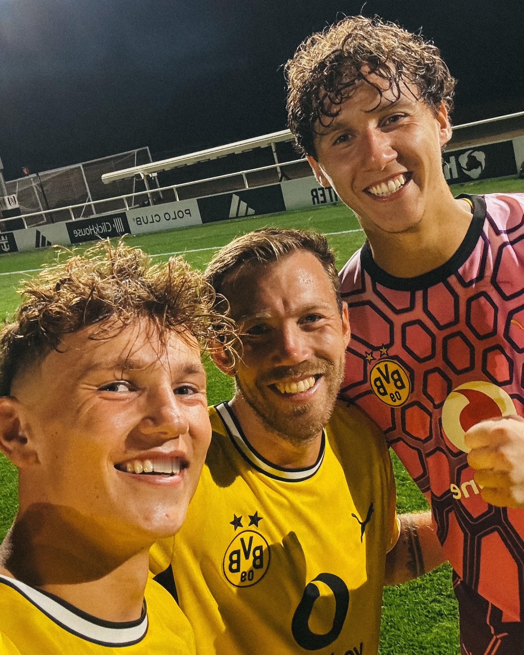 🏆还记得上赛季的“英超冠军”，阿横又来啦~💛🖤作为卫冕冠军，我横青年队在英