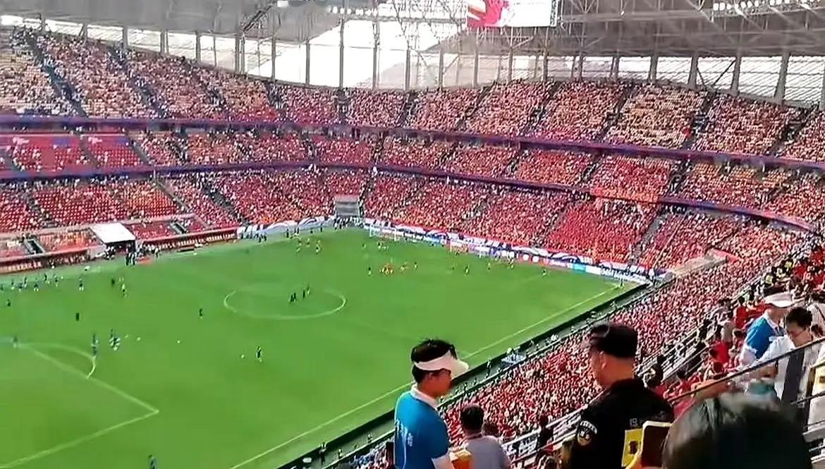 重庆铜梁龙中超首赛季入驻龙兴，重庆球迷乃至全国球迷当热烈欢迎。但也有网友怀疑家瑜