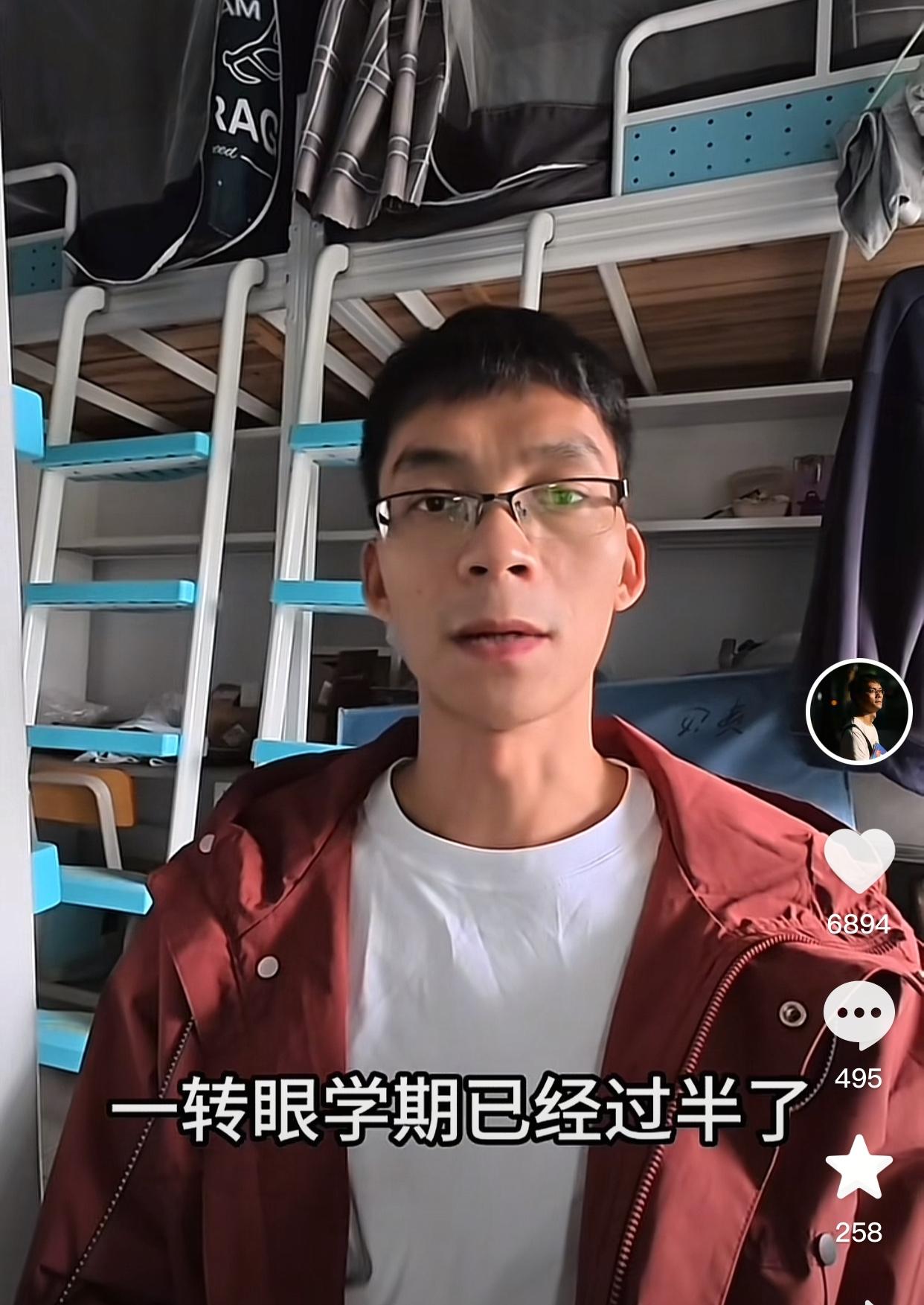 唐尚珺今天抽空拍了一个简单的视频，主要讲2个问题：一个是说大二课程比较多，他