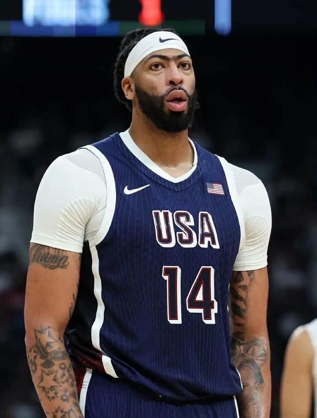 独行侠正在评估交易浓眉的可能性。从鹈鹕被交易到湖人，改变了他的职业生涯，拿到了总