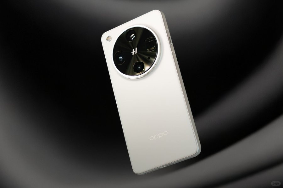 OPPO现在为了向iPhone靠拢，影像配置上有点保守了，看FindX9这个外观