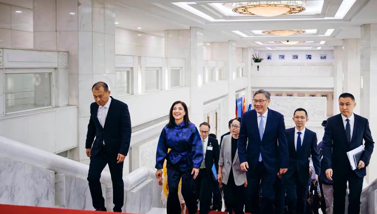 德国当场答应中国5月27日，德国联邦经济和能源部长赖歇在北京，和我国商务部长