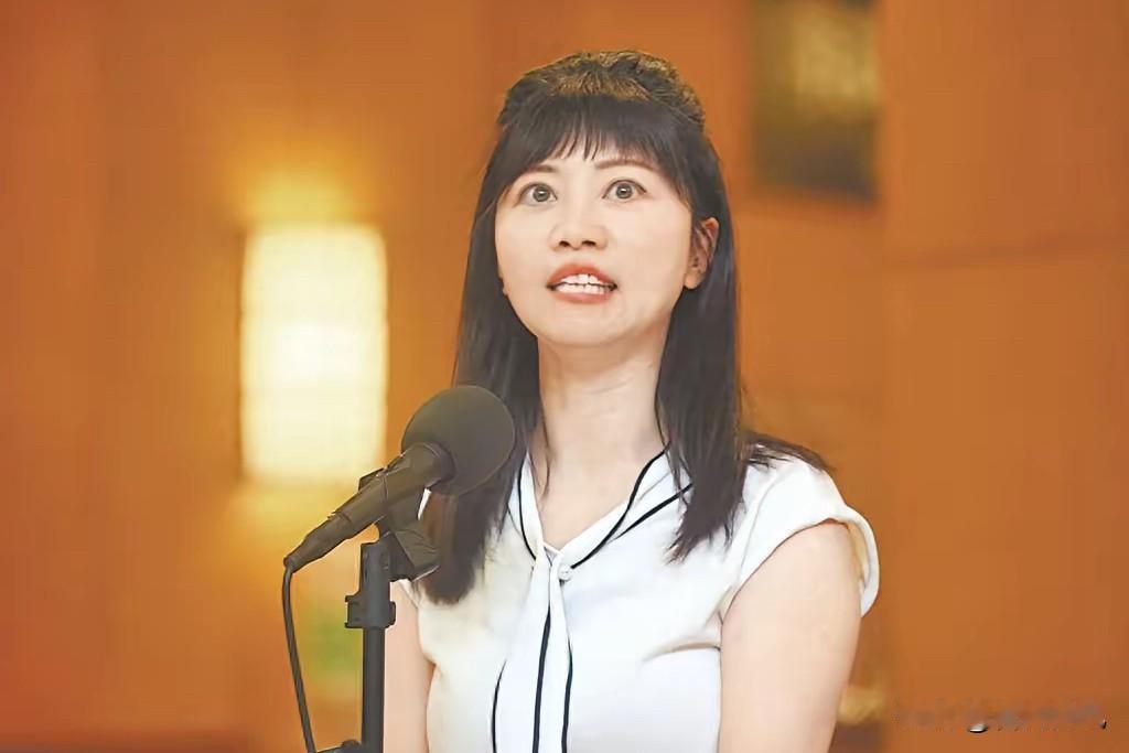 侯汉廷当着高嘉瑜的面，痛批民进党就是岛内“毒瘤”侯汉廷当着高嘉瑜的面一点情面不