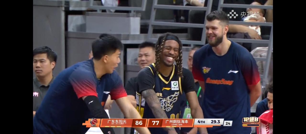 徐杰完成关键上篮！这比赛没有了！广东战胜广州！大比分2：1！徐昕已足够努力！两