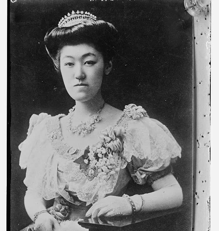 这是日本良子皇后的生母久迩宫伣子妃，她原名岛津伣子，来自日本实力最强的萨摩藩，是