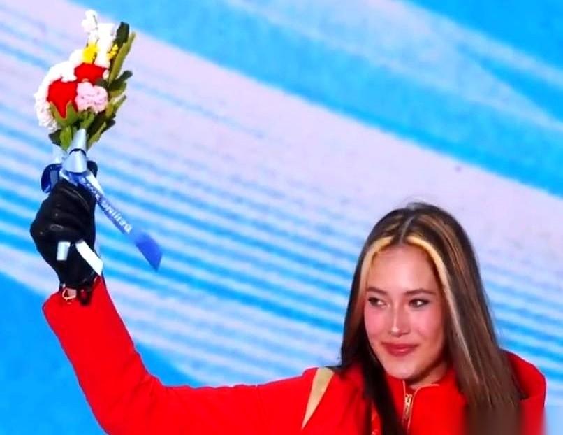 我一直以为谷爱凌这种级别的，就是那种全天候泡在雪场里的“机器”。结果人家告诉我