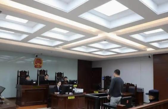 海南海口，一女子找了个富豪男友，对方把她宠上天，买房、大额转账从不手软，前后在她