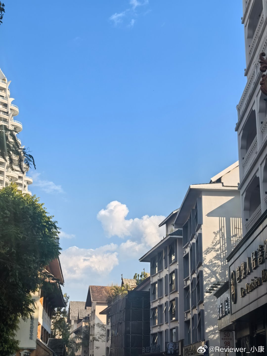 西双版纳的感受，推荐广东人来一次。景洪告庄就是一个旅游景区，来这里的99％都是外