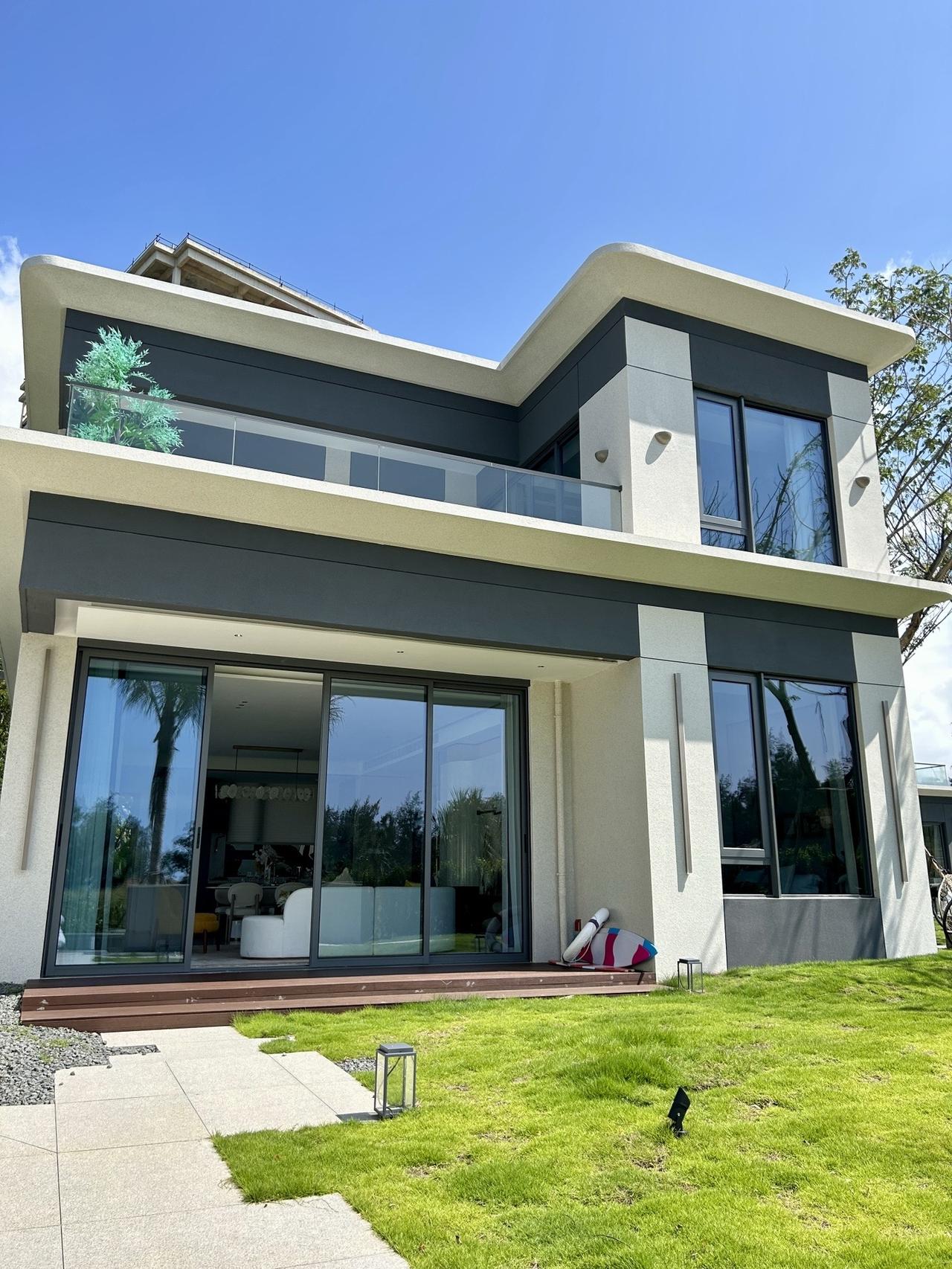 有家人的地方就有家的感觉，一家人从河北老家搬到海南了，受不了冬天太冷的日子，干脆