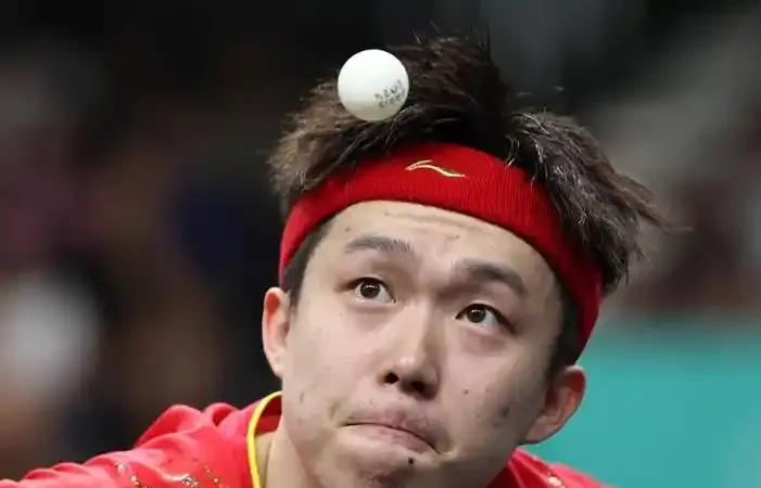 王楚钦2：4败北，对手受伤也没能取胜，可能是近年来没见过的惨败！败就败了，按理