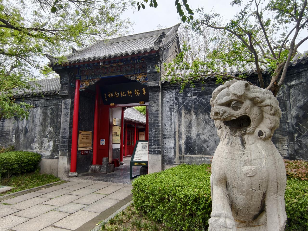 泉城济南（3）:上午济南大明湖，从泉城广场起，有意漫步这济南老城，经芙蓉街、府