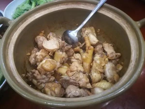 流量的老莫，终究还是挡不住商业合作？花生都说老莫只想安安静静做鸡煲，拒绝网