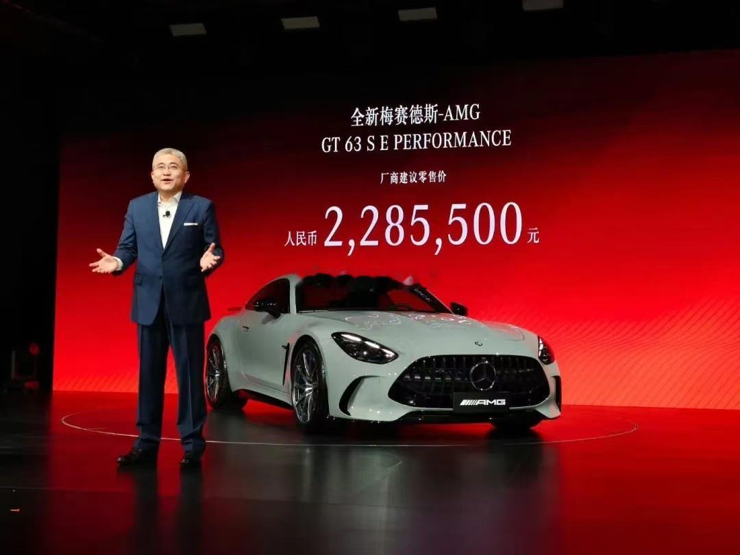 奔驰小跑年初上市要价二百多万，现在这车加价还是优惠啊？？？海阔试车超话