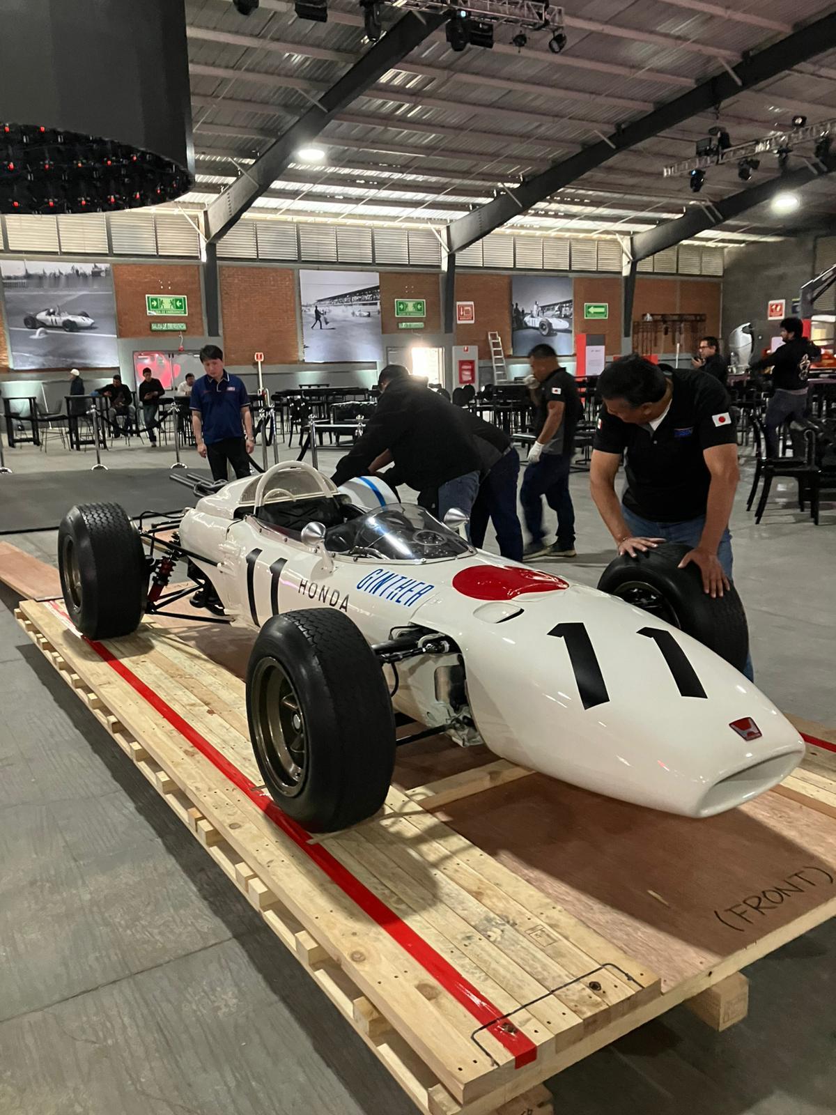 本田将自家的F1首胜赛车RA272带到了本周末F1墨西哥大奖赛的现场，这就很好理
