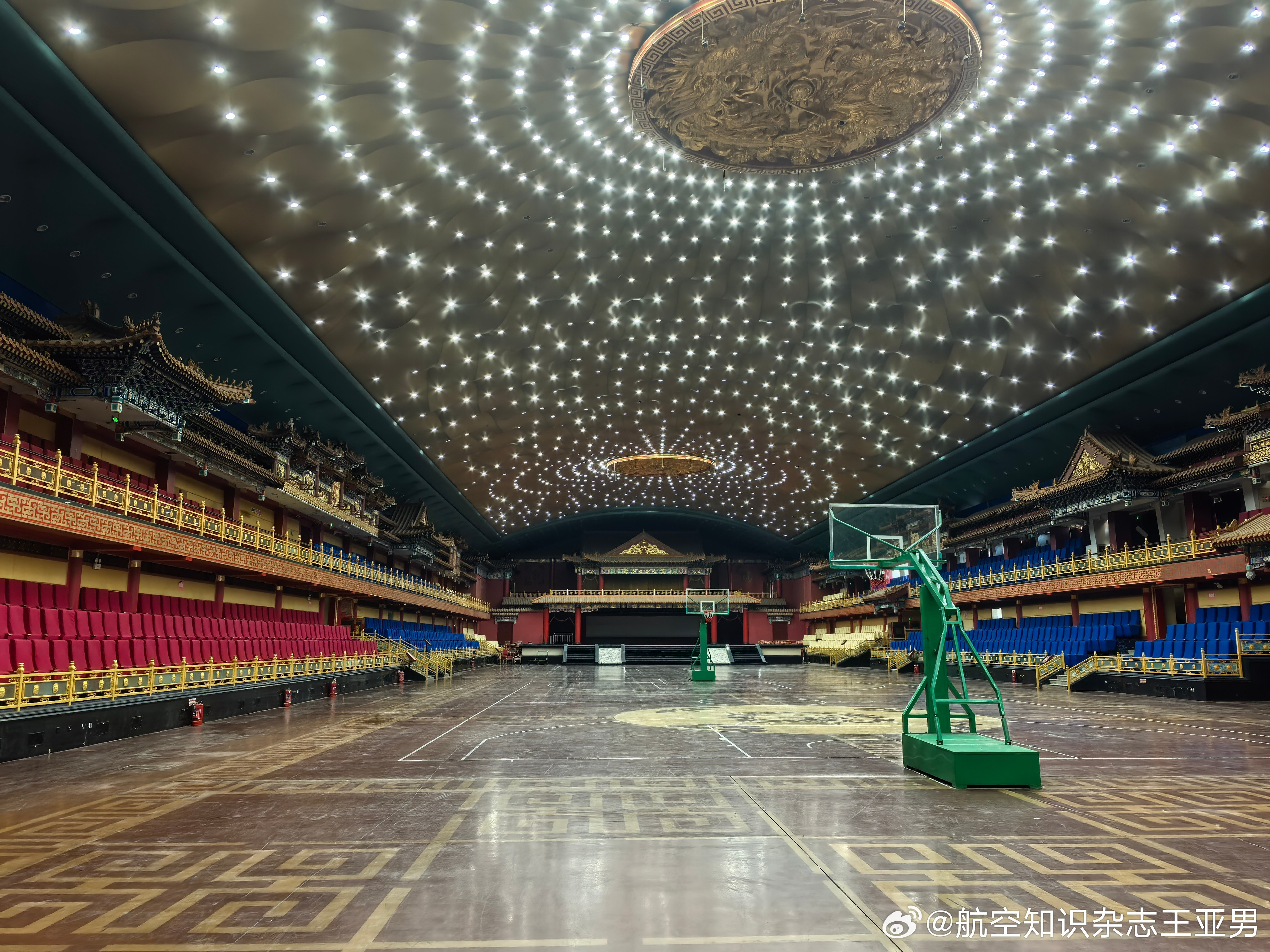 香河天下第一城，这个会场可以搞飞行比赛了…太大了。