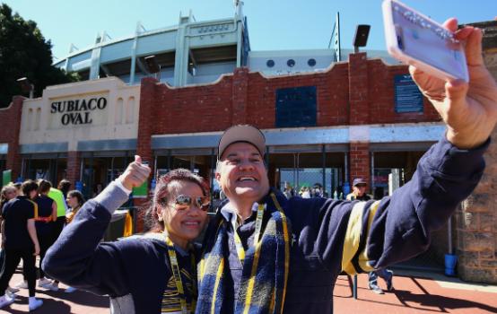 据了解，澳大利亚有这样一群华人，本来国内就是体制内退休特别是女同志，50岁后来到