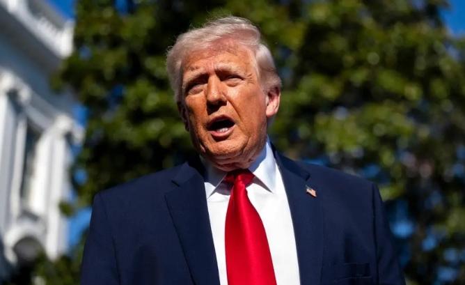 特朗普又出昏招，全面封锁海峡，拦截缴费船只，却犯了一个致命的错误。当地时间4