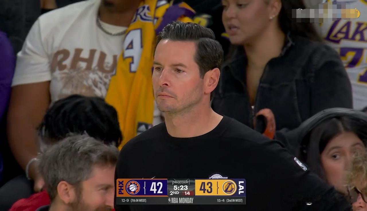 湖人主帅雷迪克真是勃然大怒！在今天湖人主场以108：125惨败于太阳的赛后采访中