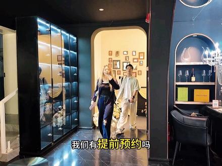 咱石家庄也有好看的水晶灯餐厅啦 场景布置 有礼服 还有好吃的餐食
纪念日 过生日都可以来了