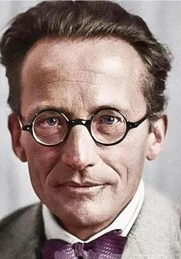 1925年，物理天才薛定谔，背着老婆跑去别墅跟情人过圣诞节！但匪夷所思的