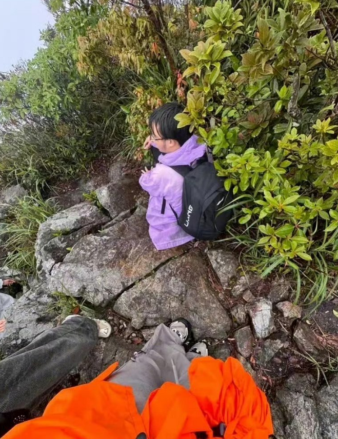 李某锋，20岁，广东省茂名市化州市人，就读于广东工贸职业技术学院大一。他性格内向