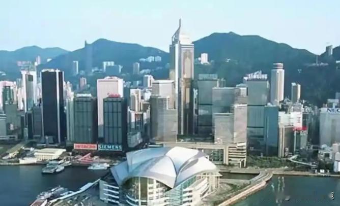 香港回归都快30年了！750多万同胞的香港，竟然到现在连一个从本地报名、穿
