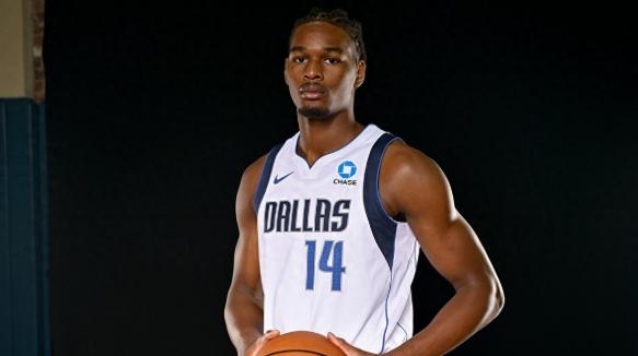 NBA迎来伤病潮：哈利伯顿再受伤；勇士裁掉24+7+6后卫季前赛本来是让球员