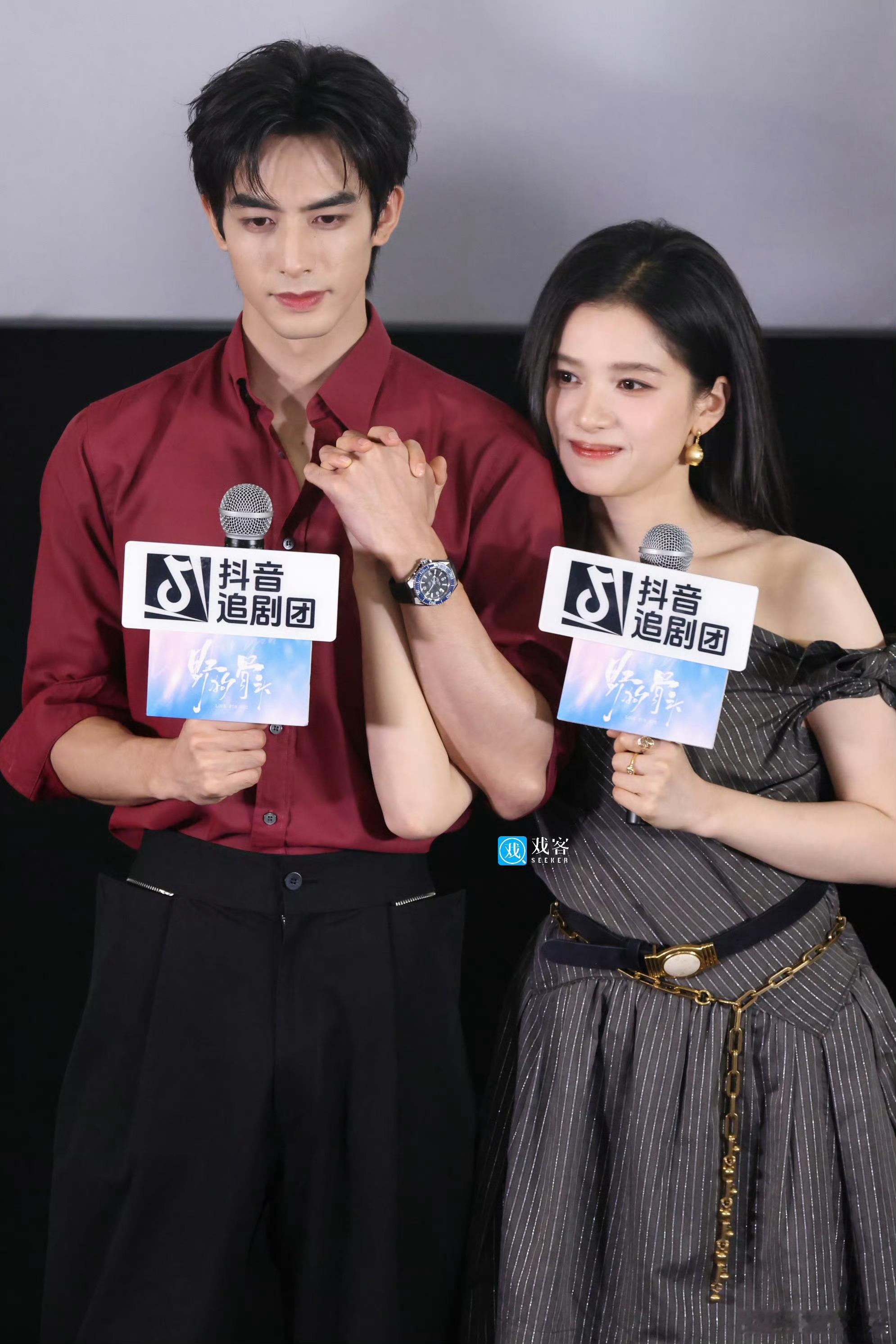 宋威龙宋威龙张婧仪互关野狗骨头双向关注正式解锁啦✨戏里陈异与苗靖互为彼此的底气，