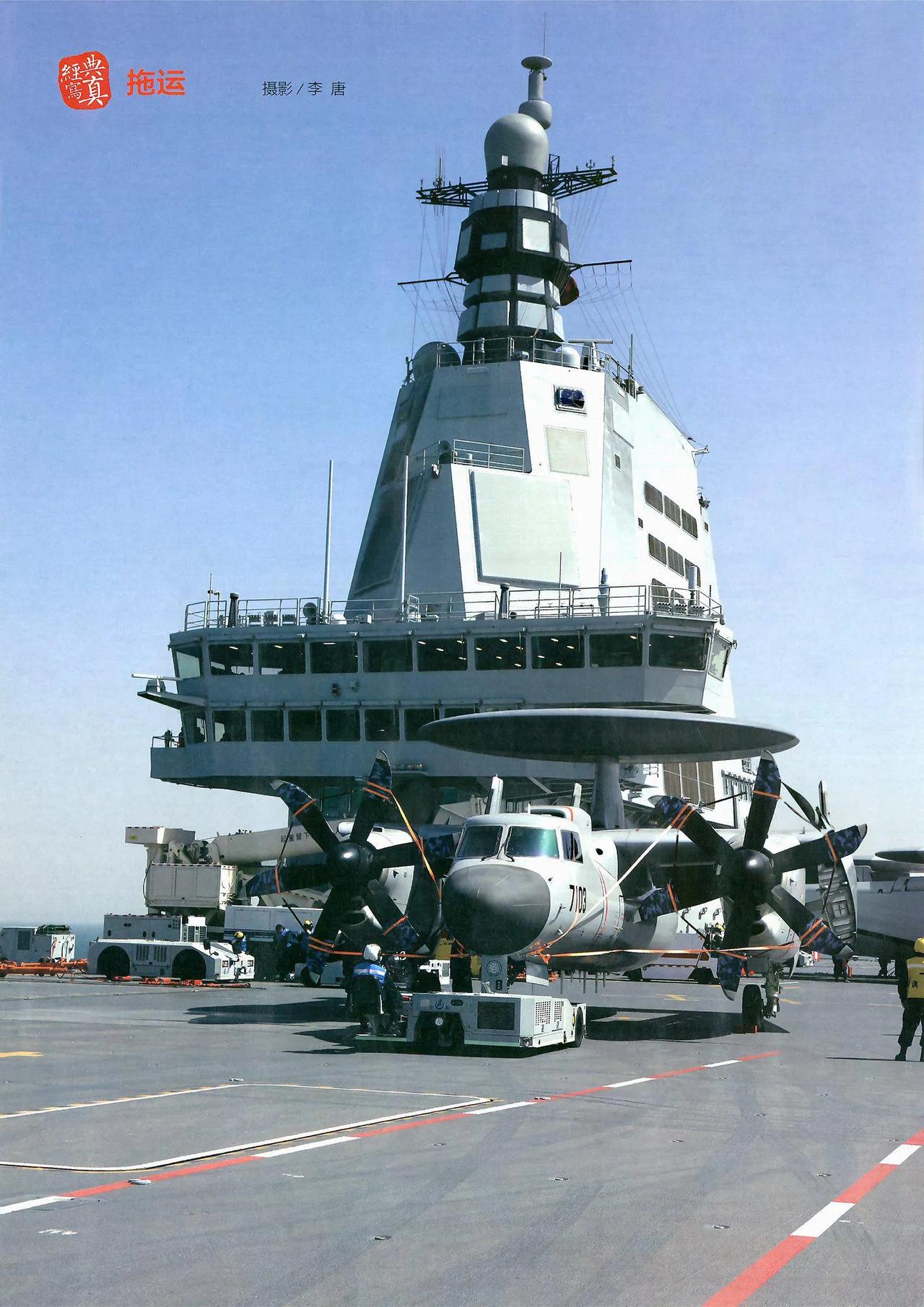 003型（北约福建）级航空母舰福建号的舰岛及其AESA雷达特征面板，据信是346