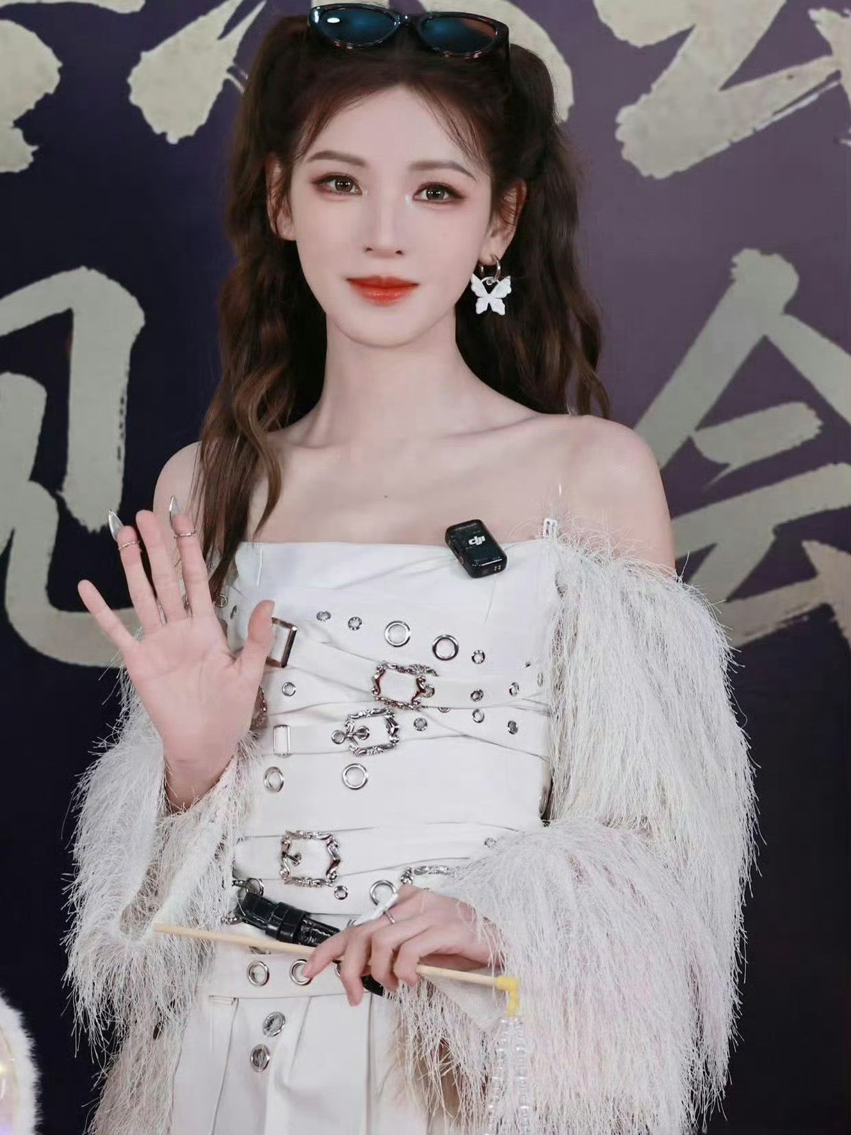 长见识了，原来现在不仅有穿戴甲，还有张予曦这种像戒指一样戴着的美甲