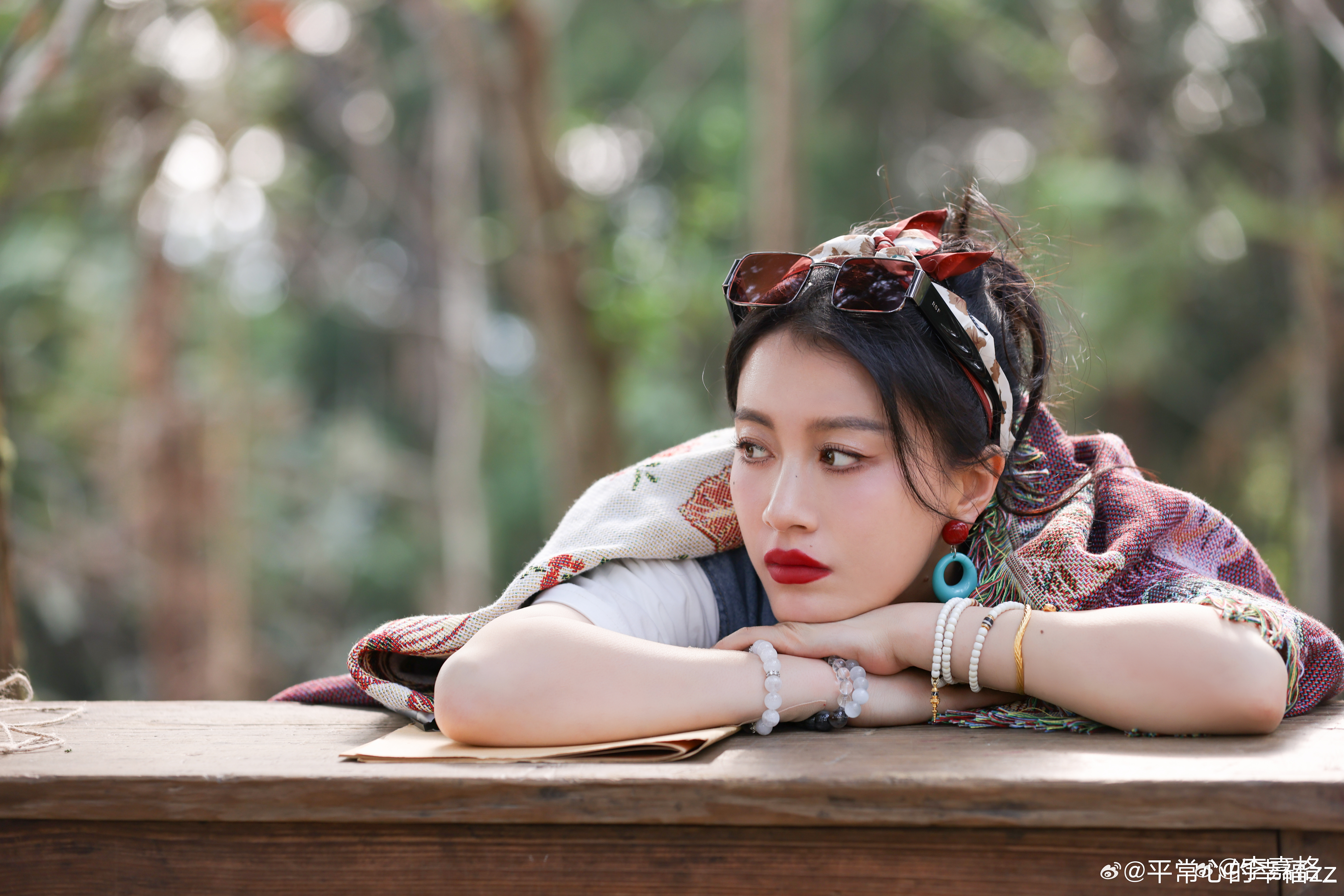 李嘉格官宣小9岁男友！落日合照甜晕，离婚2月迎新生太爽35岁李嘉格官宣