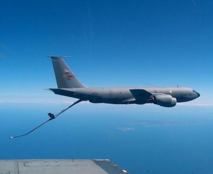 伊拉克抵抗组织称击落了一架美军KC135空中加油机，机上人员全部死亡。说白了