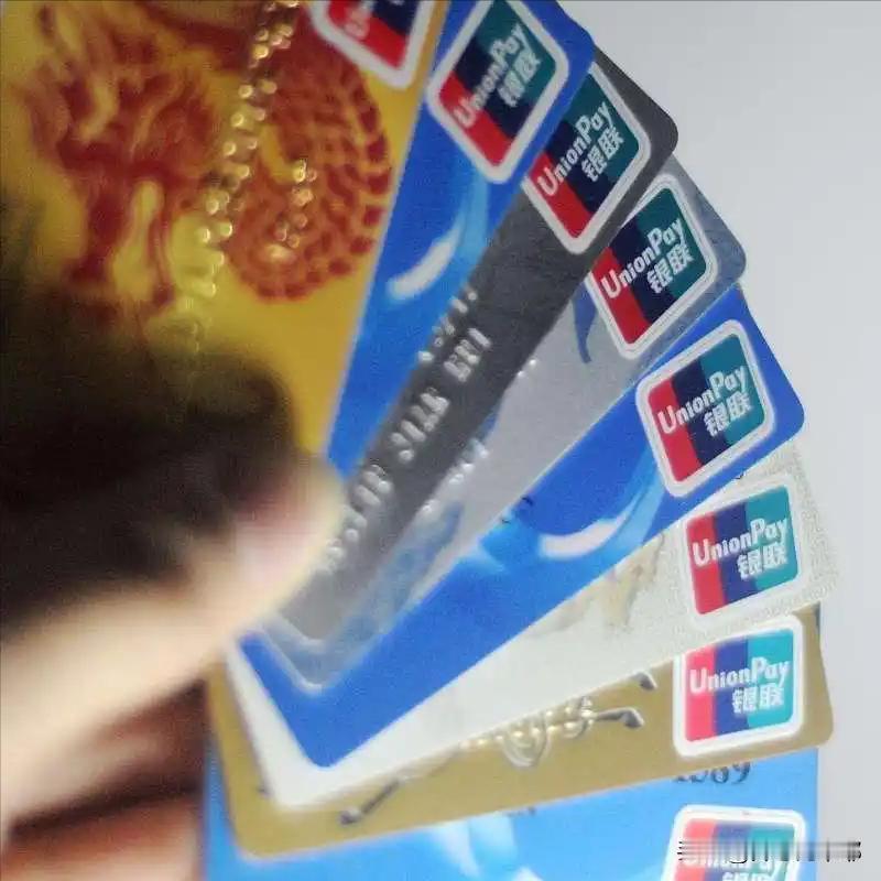 凌晨点外卖，竟然把银行卡给风控了！一四川网友1月5日的时候，凌晨肚子饿，咔咔