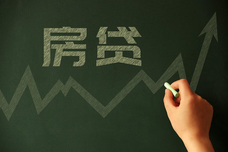 降息潮下，存量房房贷能降吗？目前还没官方统一答案。别被社交平台“2字头”房贷利率