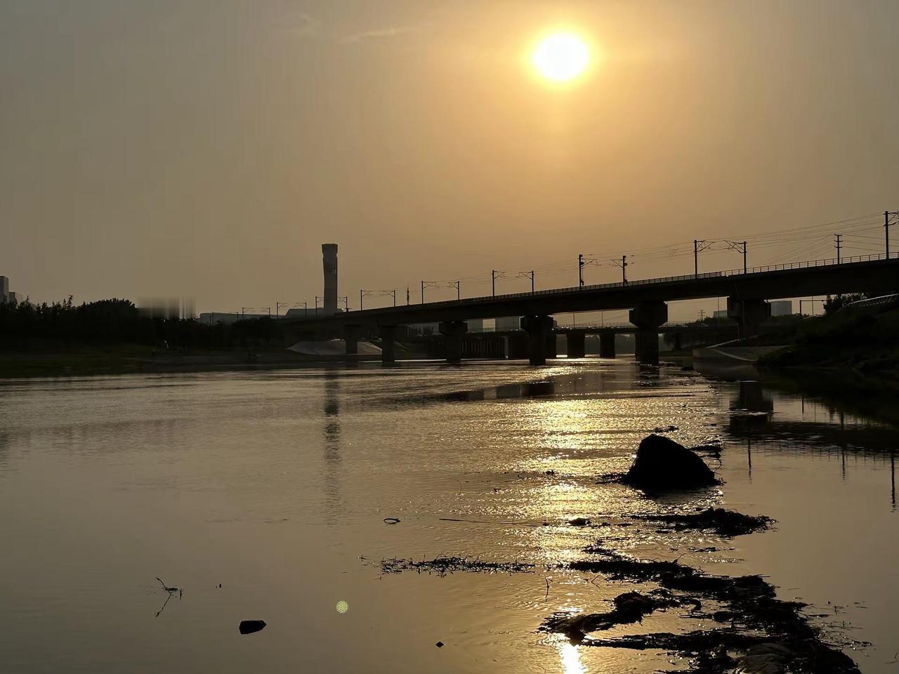 和同频的人一起出发夕阳下的温柔风湖边ootd打卡夏季户外ootd夏日傍晚穿