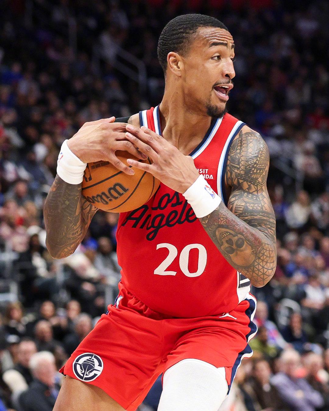 刚看到一项数据统计，说柯林斯是NBA历史上第一个单场25分、命中5记三分并送出5