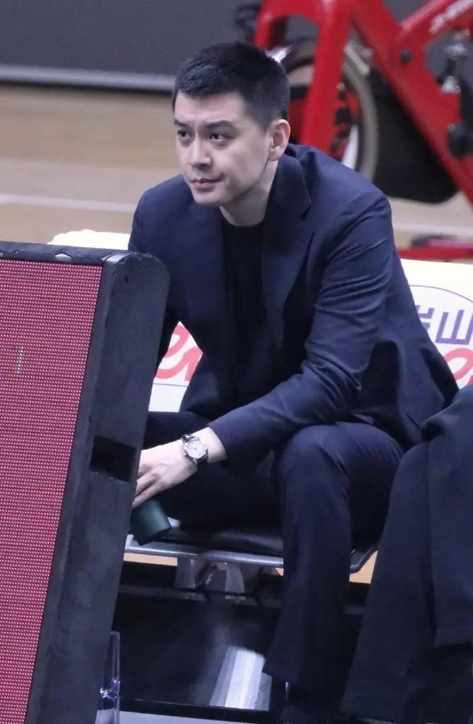 重磅！4冠主帅官宣辞职不愁下家 1月26日这条消息一出来，整个篮球圈都炸了锅