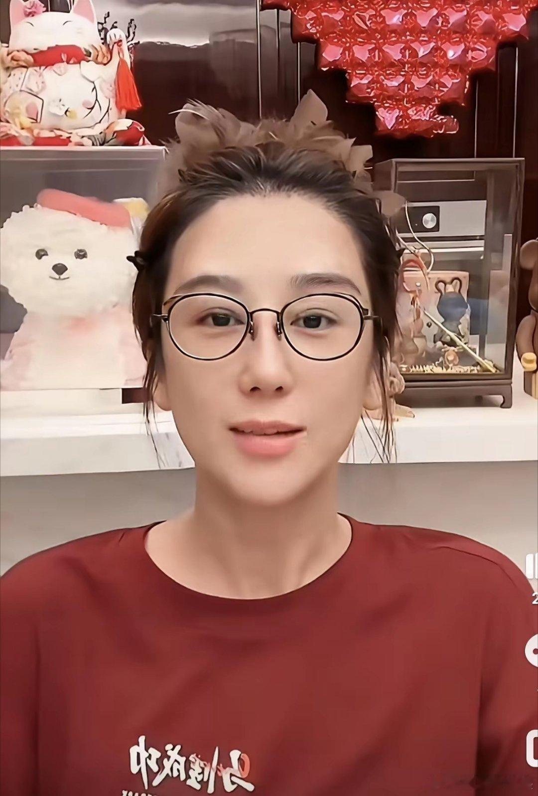 陈浩民妻子蒋丽莎说：​“我和方媛都是大陆的女生嫁入香港，都很不容易。我不渴望大家有多么理解我们，但是