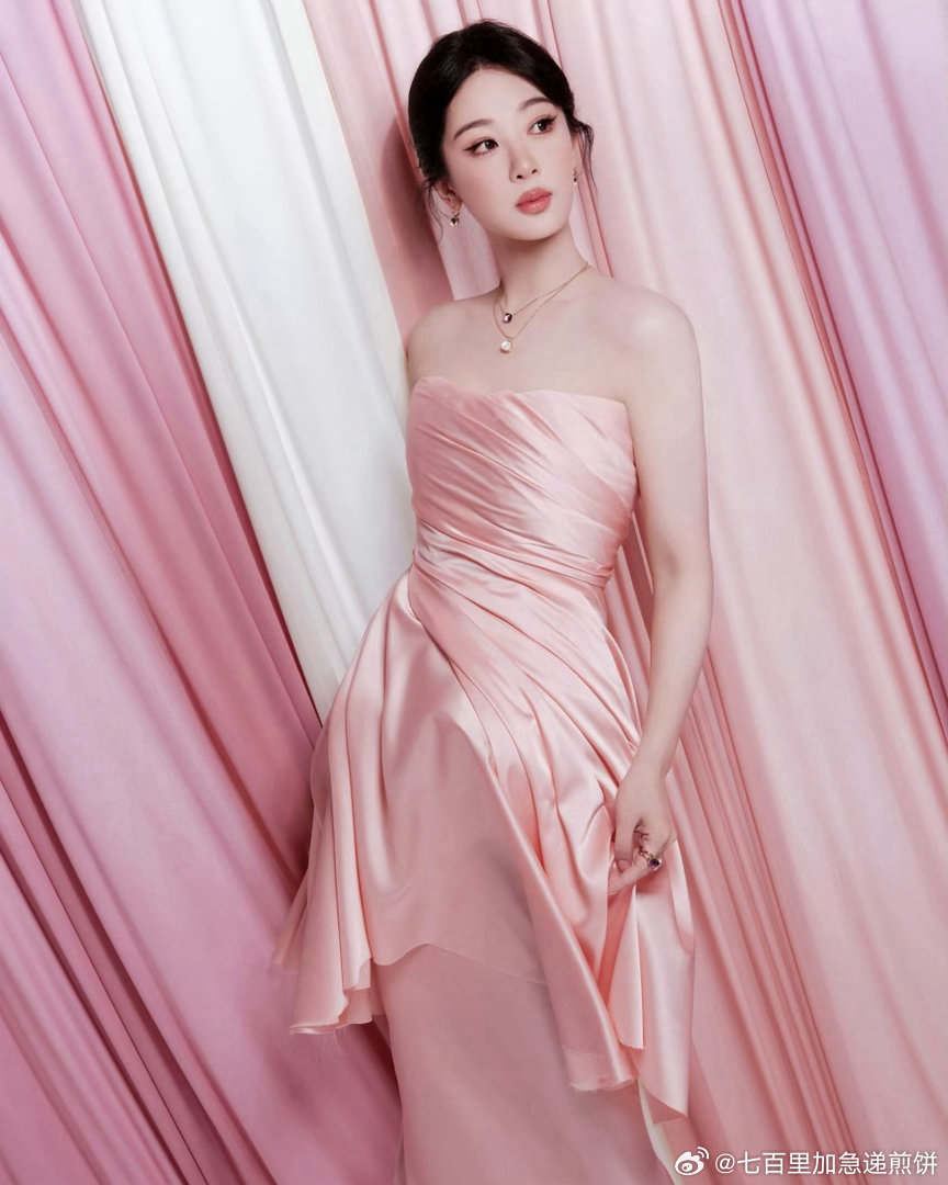 杨紫百花奖造型出图，造型来自FrancescoScognamiglio20